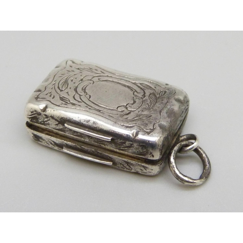 924 - A Victorian silver vinaigrette, Birmingham 1861, 23mm x 15mm