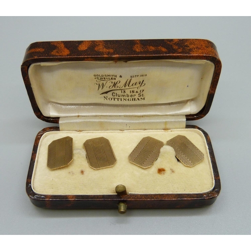 926 - A pair of 9ct gold cufflinks, cased, 5.5g