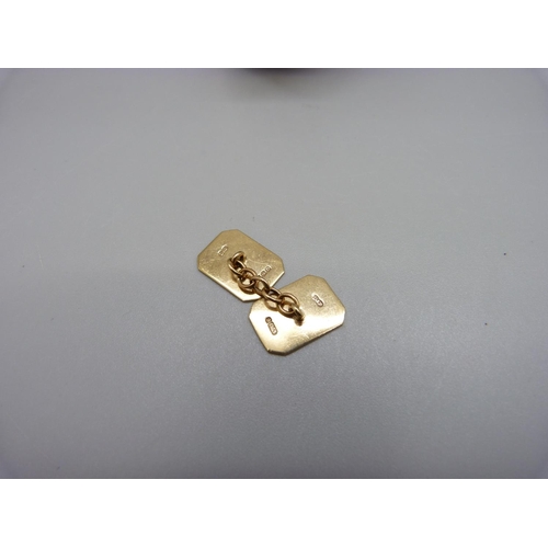 926 - A pair of 9ct gold cufflinks, cased, 5.5g