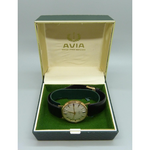 928 - A 9ct gold cased Avia wristwatch, with box