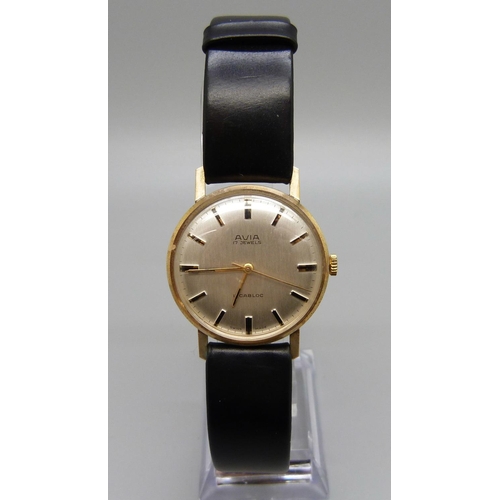 928 - A 9ct gold cased Avia wristwatch, with box