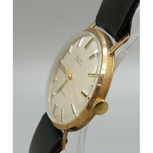 928 - A 9ct gold cased Avia wristwatch, with box