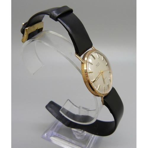 928 - A 9ct gold cased Avia wristwatch, with box