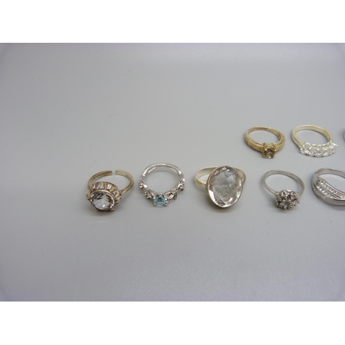 932 - Twelve silver rings