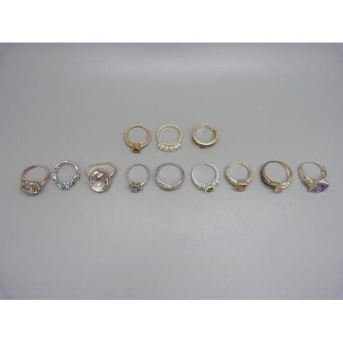 932 - Twelve silver rings