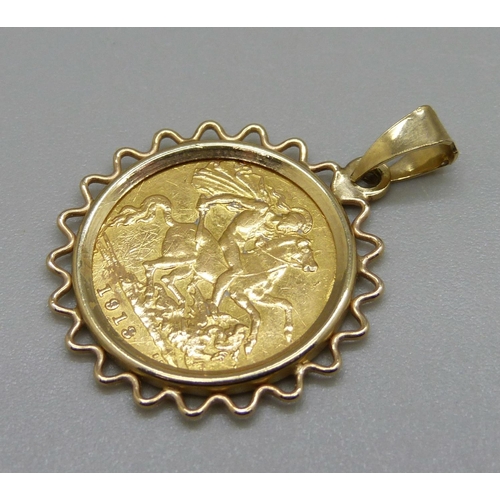 941 - A George V 1913 half sovereign in a 9ct gold pendant mount, total weight 5.2g