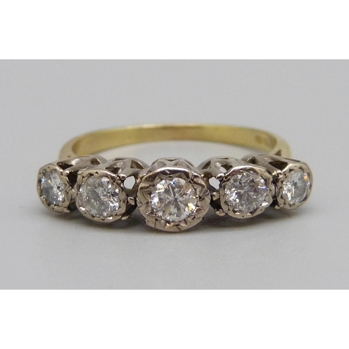 950 - An 18ct gold, five stone diamond ring, 4.1g, R, diamond weight 0.75cts