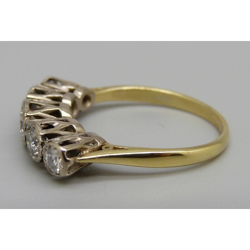 950 - An 18ct gold, five stone diamond ring, 4.1g, R, diamond weight 0.75cts