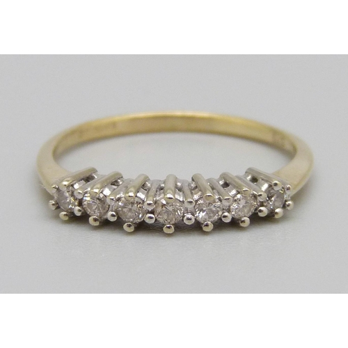 951 - A 9ct gold, seven stone diamond ring, 1.4g, N