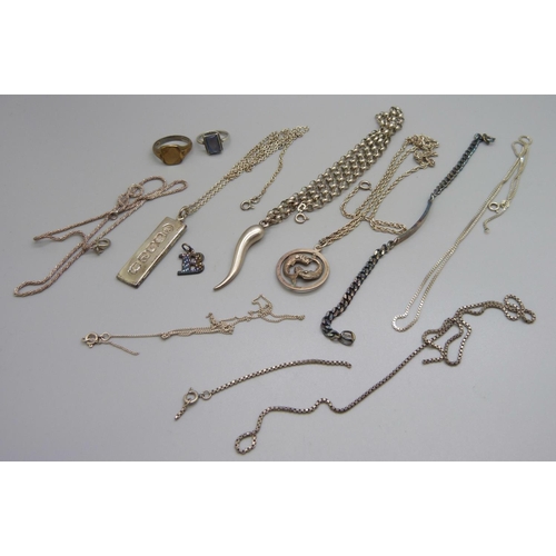 960 - Silver jewellery including an ingot pendant, 84g