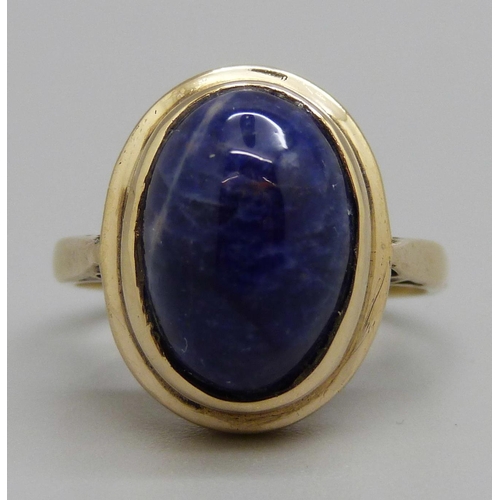 963 - A 9ct gold and cabochon blue stone ring, 4.3g, O