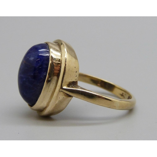 963 - A 9ct gold and cabochon blue stone ring, 4.3g, O