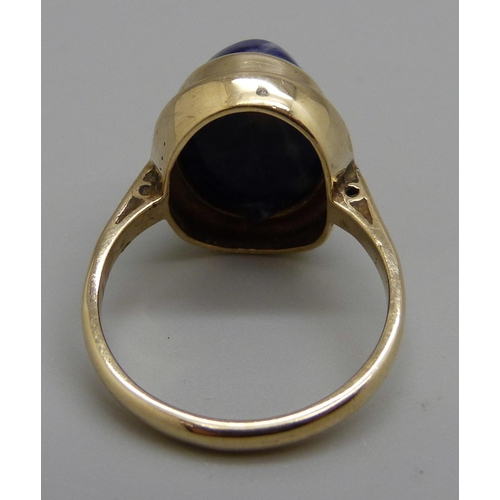 963 - A 9ct gold and cabochon blue stone ring, 4.3g, O