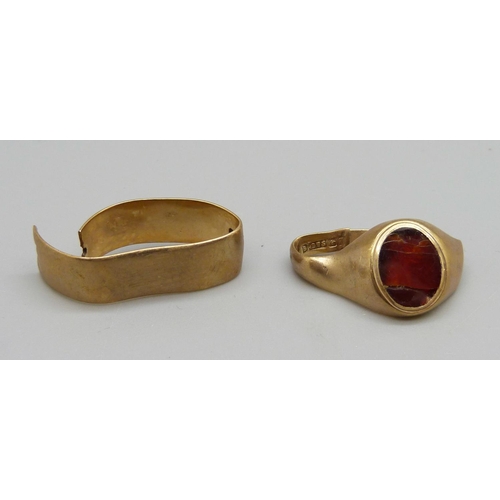 968 - Two scrap 9ct gold rings, total weight 11.4g