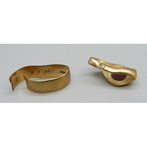 968 - Two scrap 9ct gold rings, total weight 11.4g