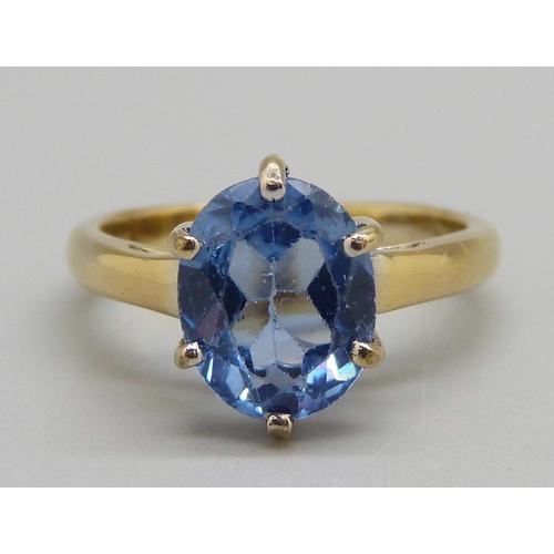 975 - A silver gilt blue stone solitaire ring, N