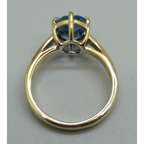 975 - A silver gilt blue stone solitaire ring, N