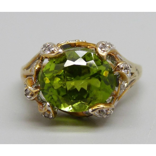 976 - A 9ct gold, peridot and zircon ring, 3.8g, M