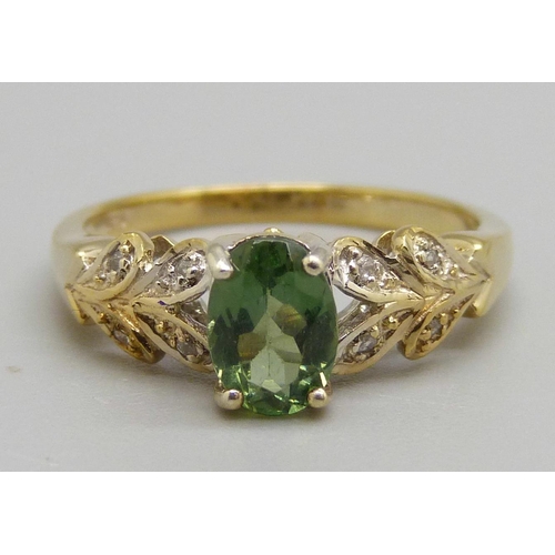 977 - A silver gilt green apatite set ring, N