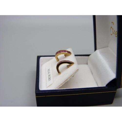 979 - A pair of 9ct gold and ruby earrings, 1.6g, boxed