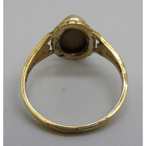 983 - A silver gilt cabochon agate ring, Q