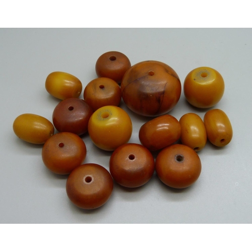 990 - Butterscotch amber coloured Bakelite beads, (118.9g)