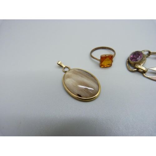 991 - A rolled gold bracelet, a ring and a pendant