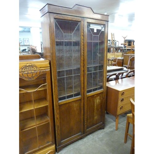 112 - An Art Deco oak two door bookcase