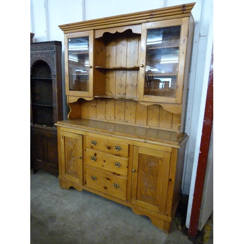 123 - A Victorian style pine dresser