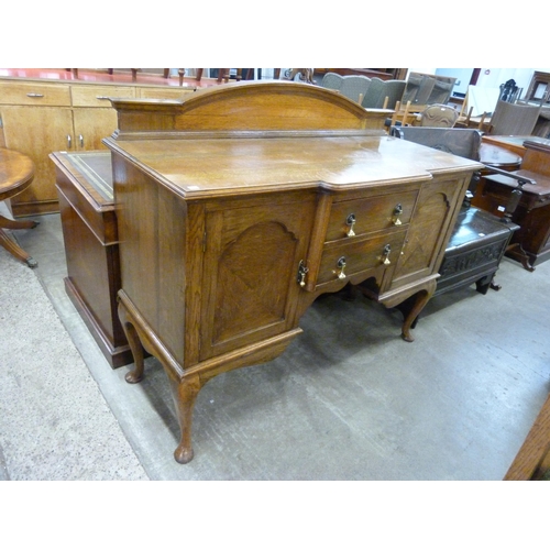 142 - A Victorian oak dining table, a set of four Arts and Crafts dining chairs and a sideboard