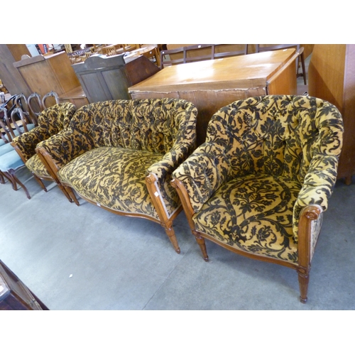 148 - An early 20th Century French beech and fabric upholstered three piece suite