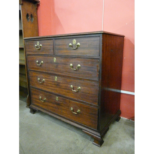 15 - A George III mahogany chest of drawers