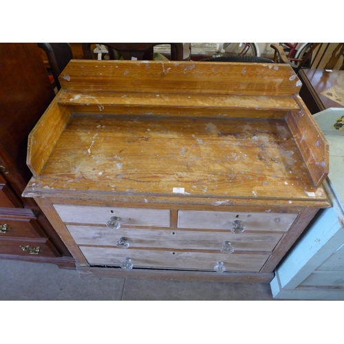 206 - Victorian pine washstand and a painted pine chest of drawers