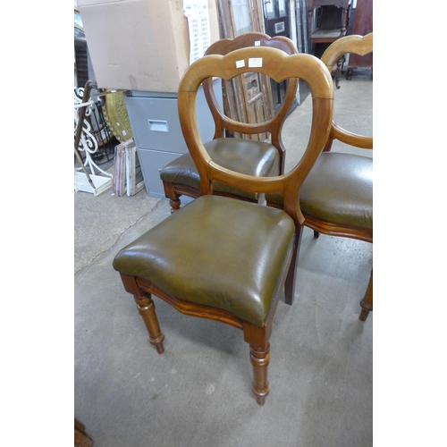 229 - A set of three Victorian mahogany balloon back dining chairs