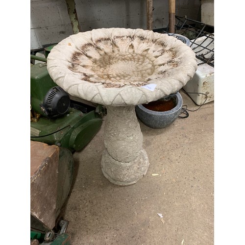 2337 - 60cm decorative stone birdbath