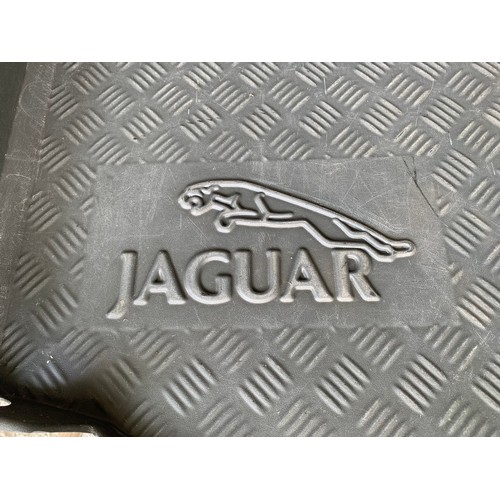 2071 - Jaguar boot liner