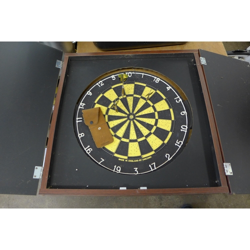 2161 - Unicorn dartboard in case with a set of Hustler darts