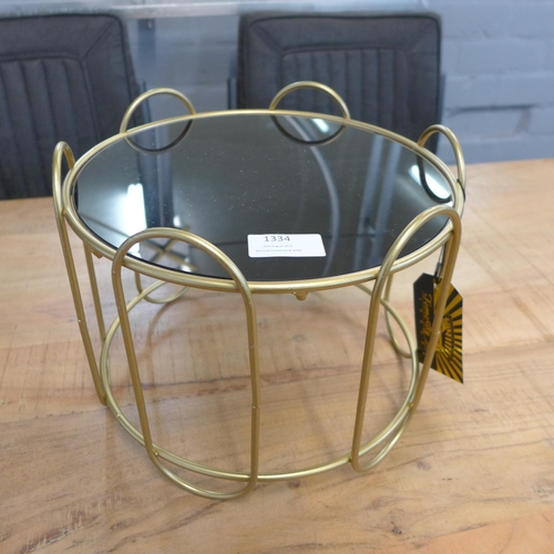 1334 - A black and gold display stand, H 20cms (TJB004508)   #