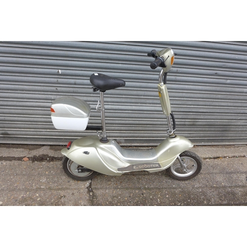 2055 - E-Scooter moped with key and charger