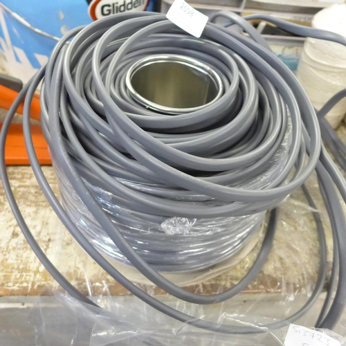 2098 - Approx.100m roll of unused heavy duty 2.5mm twin and earth cable 6244Y and quantity of mixed DIY har... 