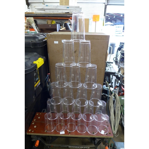 2126 - Approx 1,000 half pint and 800 x 650ml recyclable plastic glasses