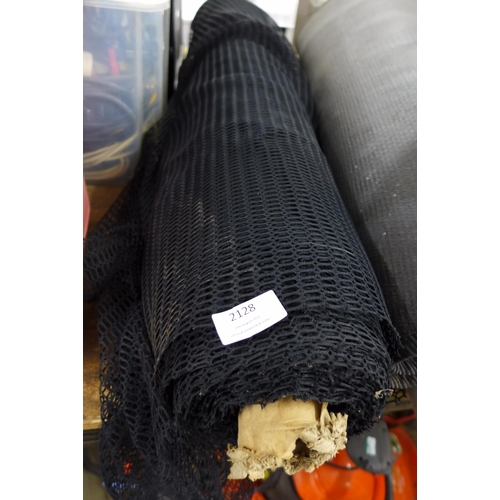 2128 - Roll of nylon mesh (approx. 1.1m x approx 15m)