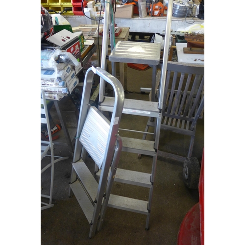 2296 - 5 rung step ladders and 3-rung aluminium steps