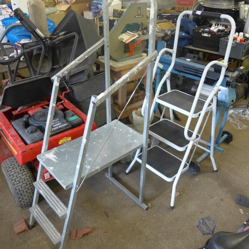 2298 - 3 rung step ladder and 2 rung work platform