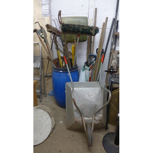 2332 - Gardening tools lot  - spades, rakes, forks, hoes, loppers, brushes, water butt, garden sprayer, whe... 