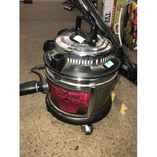 2333 - Majestic filter queen cylinder vacuum cleaner, with hose and - W