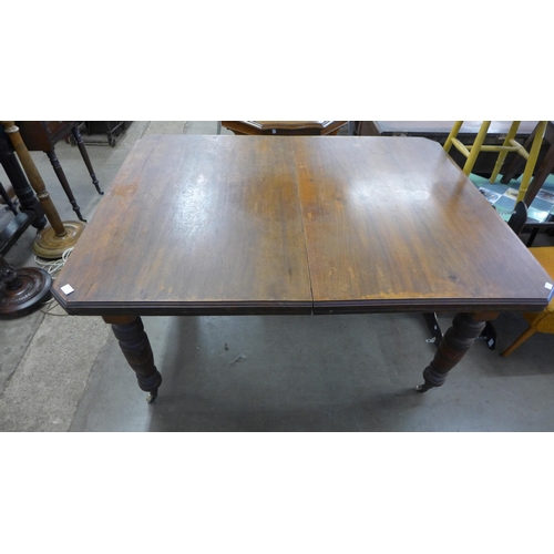 598 - A Victorian walnut dining table
