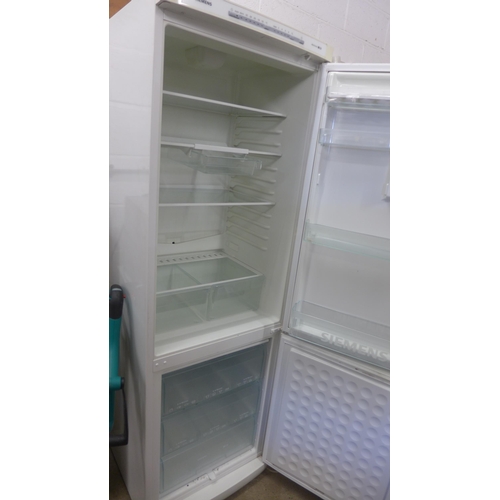 2995 - Siemens 60/40 fridge freezer