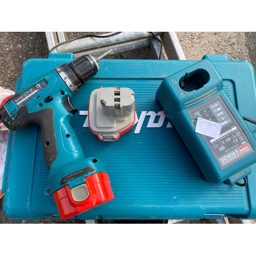 2001 - Makita 12V cordless drill with two batteries and charger - W