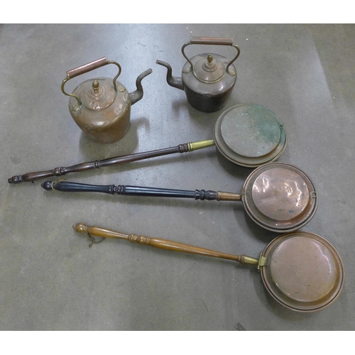 1012 - Three copper warming pans and two copper kettles **PLEASE NOTE THIS LOT IS NOT ELIGIBLE FOR POSTING ... 